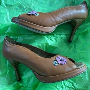 C Label Leather Peep Toe Platform Pumps Flower Embellishment Women's Shoes NIB